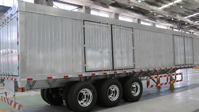 케이스가 포함된 트레일러